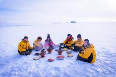 零下20°C的极限冰雪之旅：穿越露营吃火锅