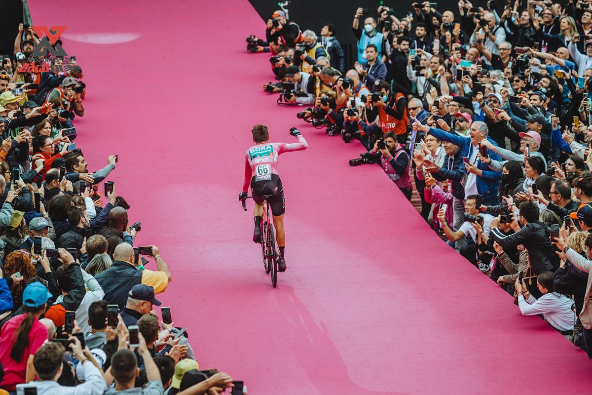 CAuldPhoto-Giro2022-Stage21-5538.jpg